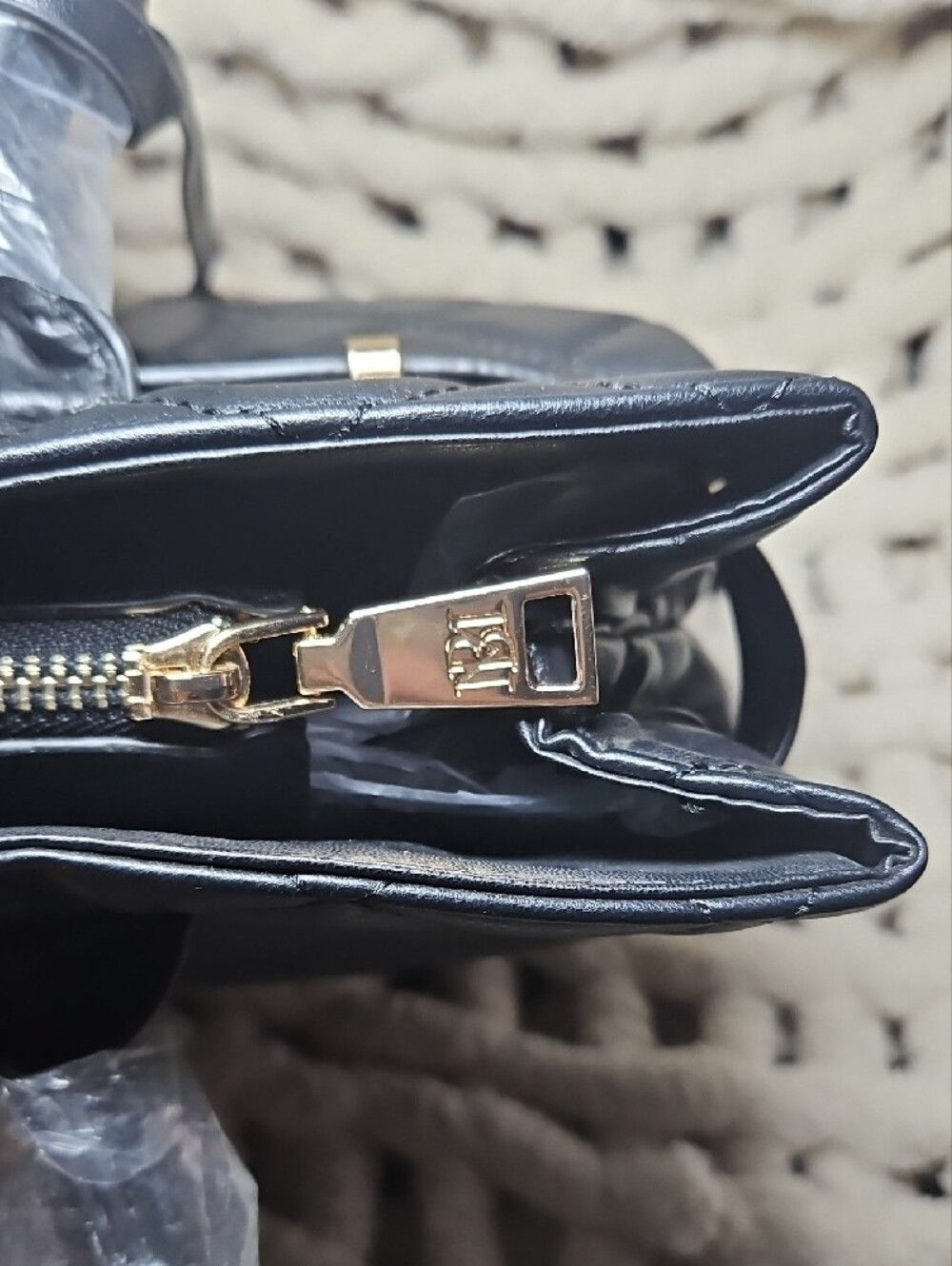 Studio Badgley Mischka Vegan Leather Big Diamond Quilted Tote w/ Front Lock New - Picture 9 of 9
